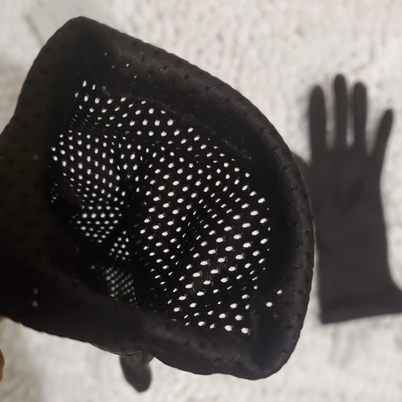 Vintage Black Nylon Gloves - Picture 2 of 8